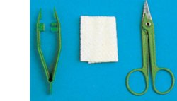 SET PER RIMOZIONE SUTURE CONFEZIONATO IN BLISTER RIGIDO, CONTENENTE FORBICE, PINZA E GARZA - farmasorriso.com