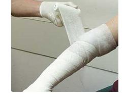 BENDA MEDICATA PRONTOZINK CUMAR IN GARZA IDROFILA CON OSSIDO DI ZINCO 10X500CM - farmasorriso.com
