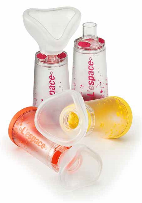 CAMERA DISTANZIATRICE PER EROGATORI SPRAY PREDOSATI L'ESPACE 220ML PER NEONATI SPAZIO MORTO 34ML CON MASCHERA VALVOLA INSPIRAZIONE 2 VALVOLE ESPIRAZIONE CODICE COLORE ARANCIO - farmasorriso.com